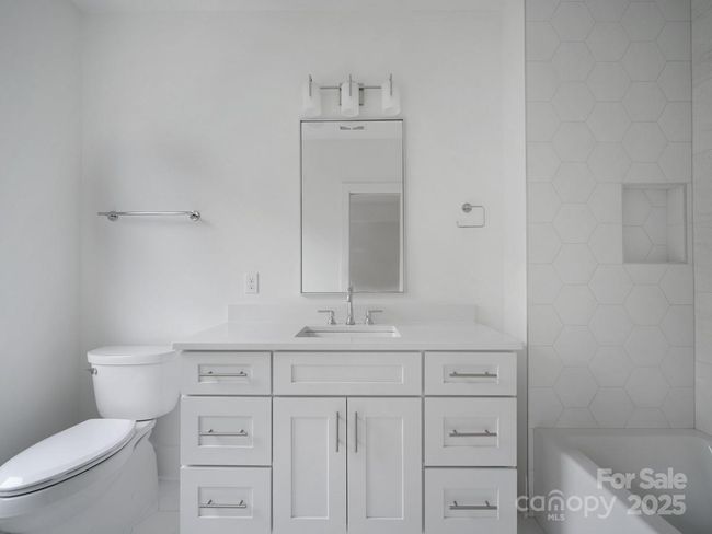 Ensuite Bathroom | Image 33
