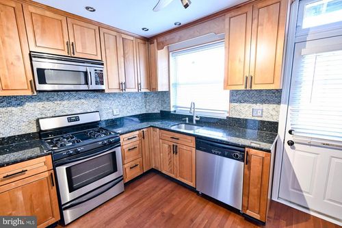 3809 Foster Ave, BALTIMORE, MD, 21224-4338 | Card Image