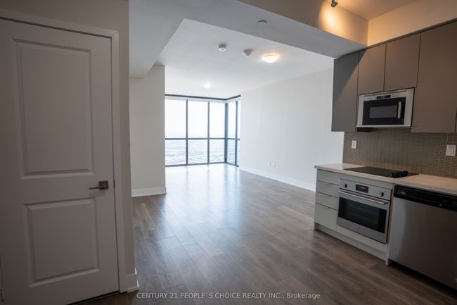 3601 - 2908 Highway 7, Condo with 3 bedrooms, 2 bathrooms and 1 parking in Vaughan ON | Image 9