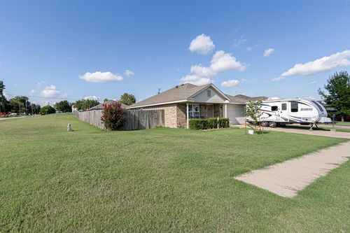 831 Monarch Way, Purcell, OK, 73080-5507 | Card Image