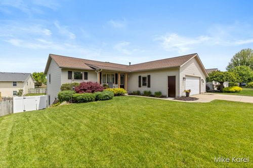 3829 Black Creek Dr, Hudsonville, MI, 49426-9039 | Card Image