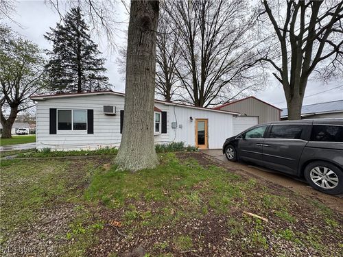 1110 3rd St, Belpre, OH, 45714-2204 | Card Image
