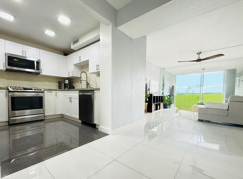 apt-404-4164 Inverrary Dr, Lauderhill, FL, 33319-4568 | Card Image