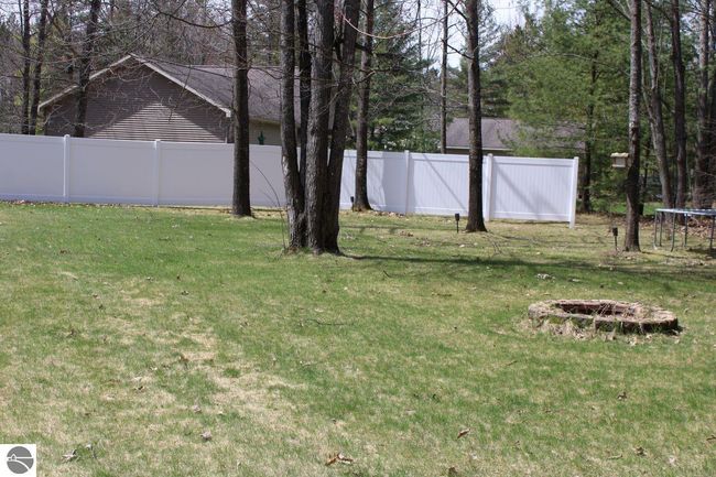 2071 Driftwood Ln Ne, House other with 3 bedrooms, 2 bathrooms and null parking in Kalkaska MI | Image 4