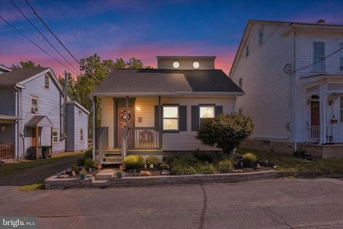 226 W Tammany St, ORWIGSBURG, PA, 17961-1820 | Card Image