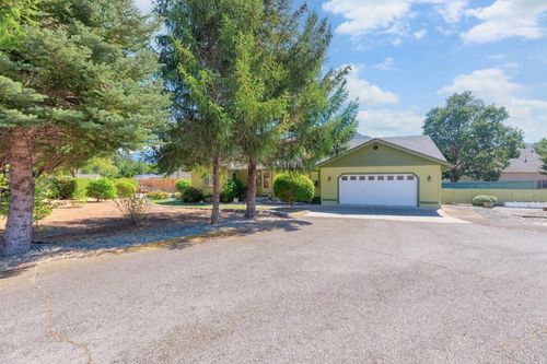 429 Robbins Ave, Rogue River, OR, 97537-5598 | Card Image