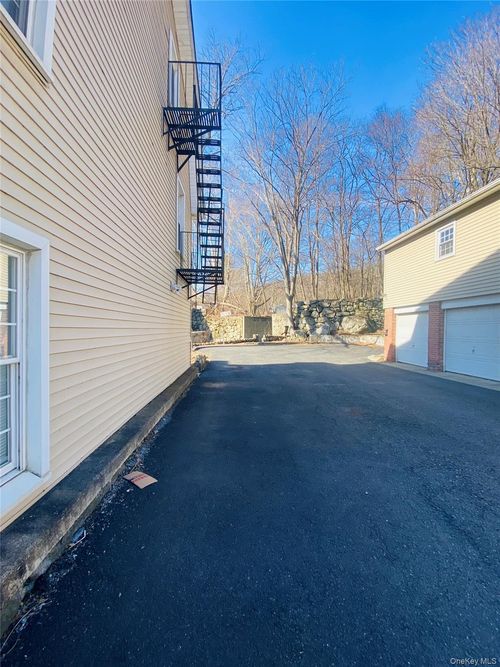 apt-2-1-31 Mountain Ave, Highland Fls, NY, 10928-1331 | Card Image