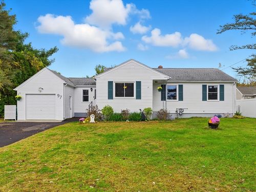 97 Robak Dr, Chicopee, MA, 01020-4868 | Card Image