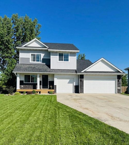 1124 Woodland Dr, Howard Lake, MN, 55349-5667 | Card Image