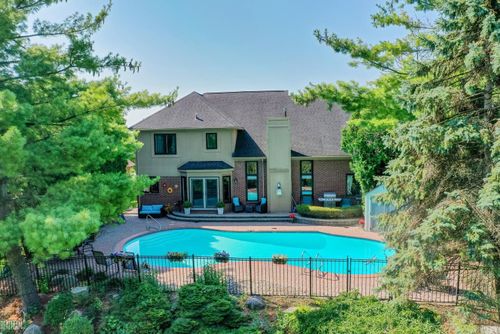 19985 Pine Cone Dr, Macomb, MI, 48042-4247 | Card Image