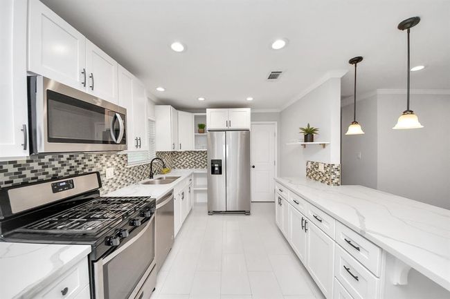 5222 W 43 Rd St, House other with 4 bedrooms, 2 bathrooms and null parking in Houston TX | Image 9