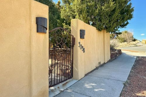 3038 Governor Lindsey Rd, Santa Fe, NM, 87505-6403 | Card Image