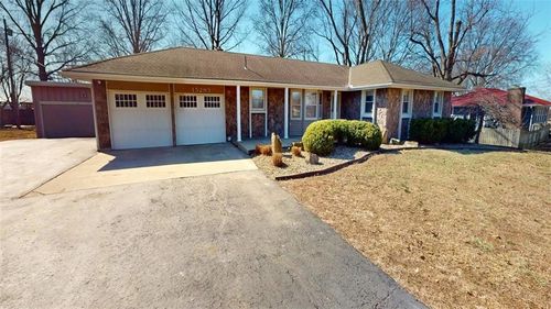 15293 Skyway Dr, Bonner Springs, KS, 66012-7129 | Card Image