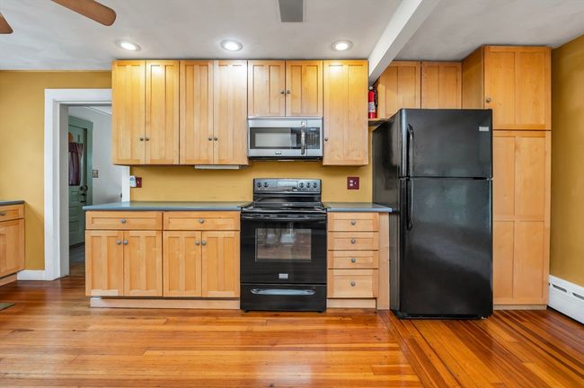 4 3 Rd Rd, House other with 3 bedrooms, 1 bathrooms and 4 parking in Woburn MA | Image 11