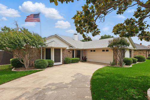 630 Park Ln, Highland Village, TX, 75077-7570 | Card Image