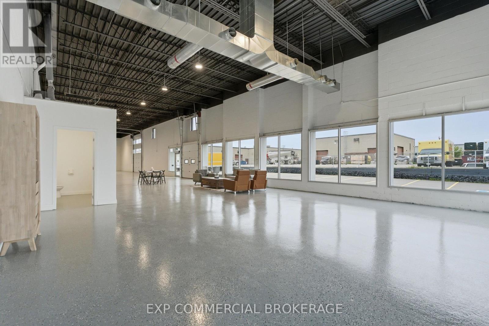 Commercial Sale in Toronto (West Humber-Clairville) 5