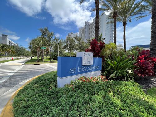 2002-14951 Royal Oaks Ln, North Miami, FL, 33181-2474 | Card Image