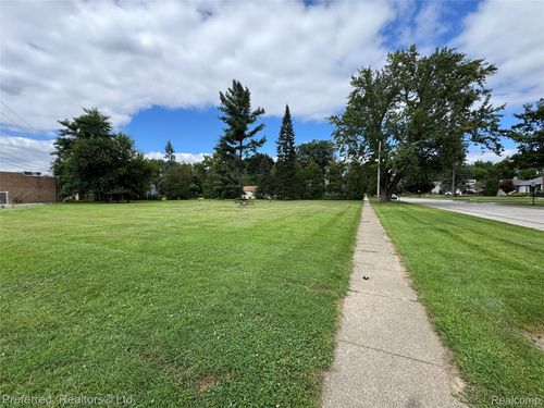 000 Lake Way, Farmington, MI, 48336 | Card Image