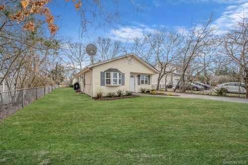38 Manor Drive, Brookhaven, NY, 11967 | Card Image