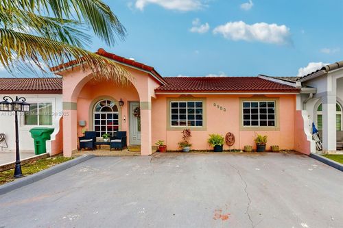 7692 Nw 178th Ter, Hialeah, FL, 33015-6164 | Card Image