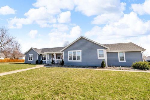 211 E Larson Ln, Oak Creek, WI, 53154-5160 | Card Image