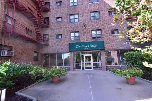 b51-86-70 Francis Lewis Blvd, Queens Village, NY, 11427-2840 | Card Image