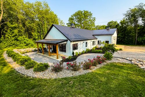 23549 Forest Shores Dr, Cassopolis, MI, 49031-8662 | Card Image