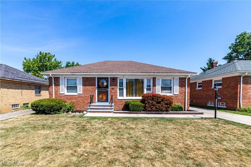 18201 Deforest Avenue, Cleveland, OH, 44128 | Card Image