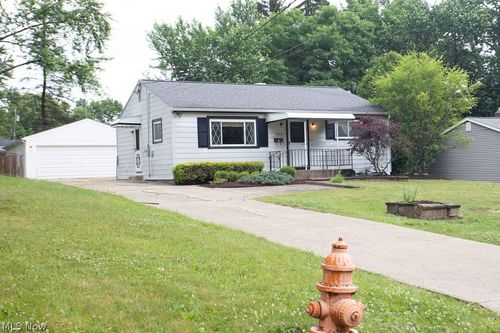 3894 Cannon Rd, Youngstown, OH, 44515-4601 | Card Image