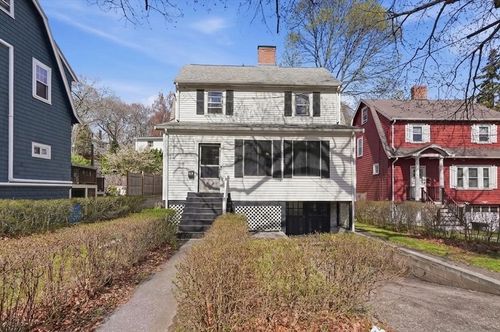 541 Summer St, Arlington, MA, 02474-2401 | Card Image