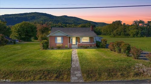 602 Massachusetts Ave, Unicoi, TN, 37692-4106 | Card Image