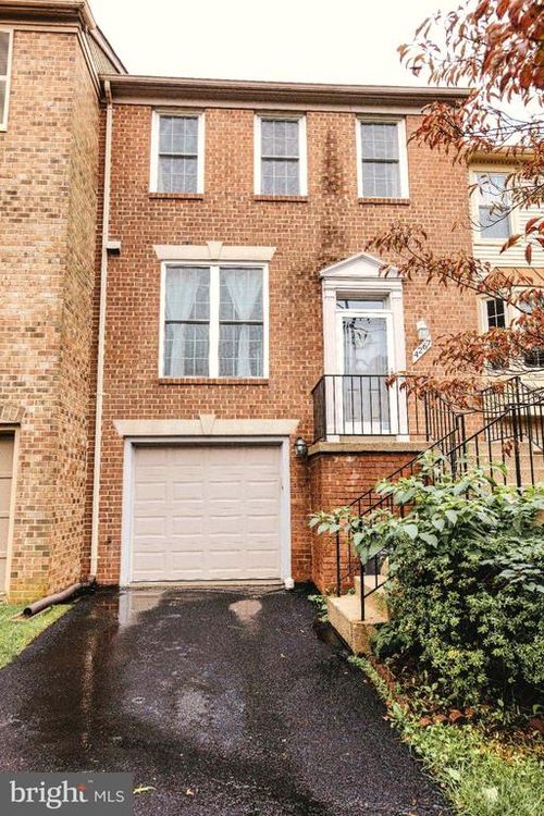 4267 Fox Lake Dr, FAIRFAX, VA, 22033-2860 | Card Image