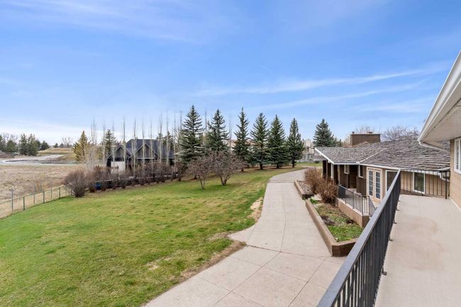 1008 Shawnee Dr Sw, House other with 3 bedrooms, 4 bathrooms and 6 parking in Calgary AB | Image 32