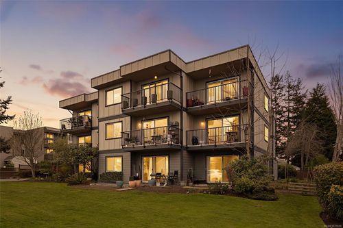 304-2427 Amherst Ave, Sidney, BC, V8L2H1 | Card Image