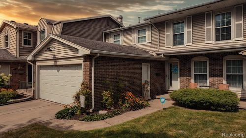 525 Parke Ct, Grand Blanc, MI, 48439-1552 | Card Image