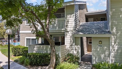 a-27620 Susan Beth Way, Santa Clarita, CA, 91350-1782 | Card Image