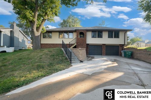 813 Waterford Cir, Papillion, NE, 68046-2119 | Card Image