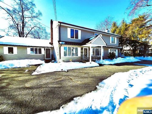 815 Highland Ave, Paramus, NJ, 07652-3827 | Card Image