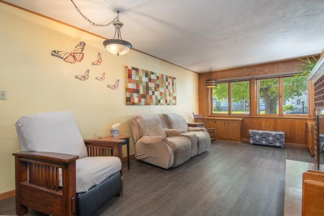 Natural light pours into the family room | Image 15
