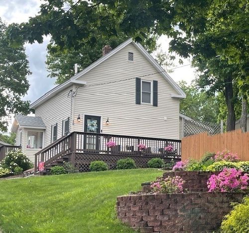 10 Cedar St, Hudson, MA, 01749-1745 | Card Image