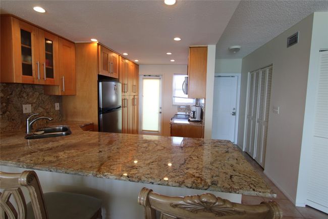 APT-810 - 750 N Ocean Blvd, Condo with 2 bedrooms, 2 bathrooms and null parking in Pompano Beach FL | Image 24