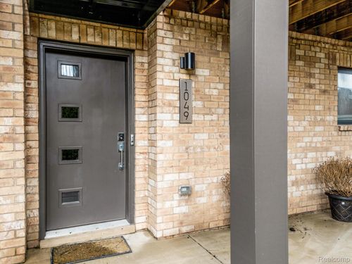 44-1049 Hampton Circle Circle, Detroit, MI, 48207 | Card Image