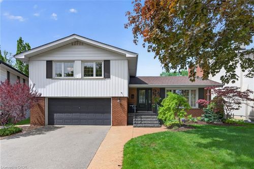27 Shortland Crescent, Etobicoke, ON, M9R2T2 | Card Image