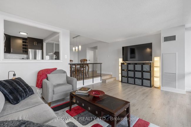 1806 - 240 Scarlett Rd, Condo with 1 bedrooms, 1 bathrooms and 1 parking in York ON | Image 6