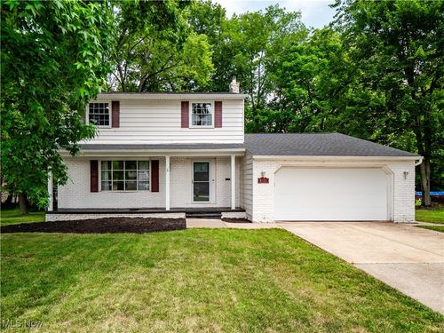 8132 Pinehurst Dr, Parma, OH, 44129-6419 | Card Image
