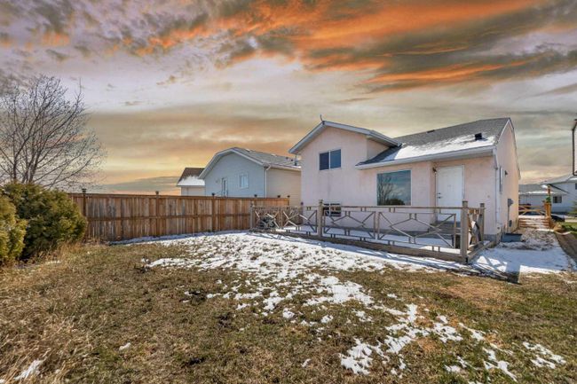 139 Appleglen Park Se, Home with 3 bedrooms, 2 bathrooms and 4 parking in Calgary AB | Image 6
