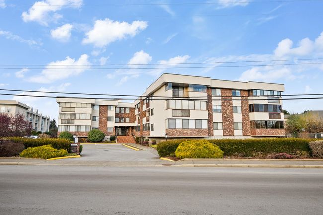 303 - 33369 Old Yale Road, Condo with 2 bedrooms, 1 bathrooms and 1 parking in Abbotsford BC | Image 1