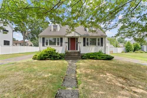 214 Country Rd, Fairfield, CT, 06824-4062 | Card Image