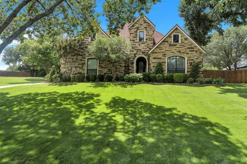 8917 Crest Wood Dr, Fort Worth, TX, 76179-4073 | Card Image