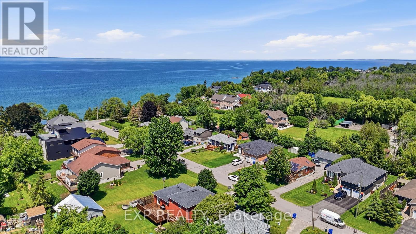 Residential in Georgina (Historic Lakeshore Communities) 5